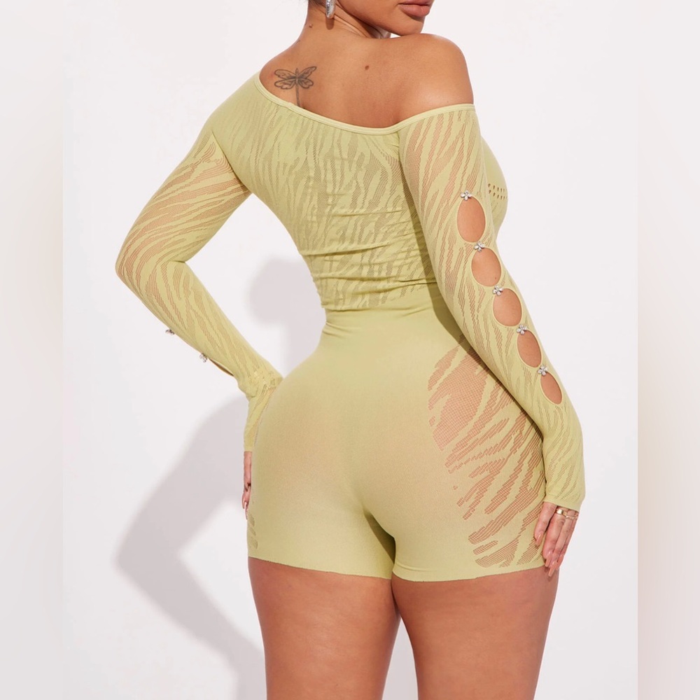 Romper / Jumpsuit - Picture 3 of 5